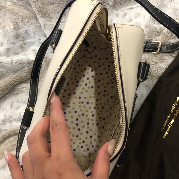 Cute spacious Kate spade bag, only used once. - Picture 2 of 2